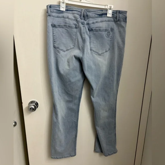 Laurie Felt Light Blue silky denim easy skinny Jeans - Picture 2 of 8